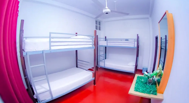 Кровать в общем номере Cinnamon Airport Residencies