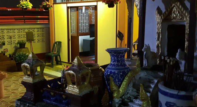 Emmanuel Guesthouse, Rezervovat Hotel Hotely v Central Thailand s parkováním, Parkování