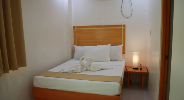 Cherrys Courtyard Hotel, Book Hotel Tiniguiban Palawan