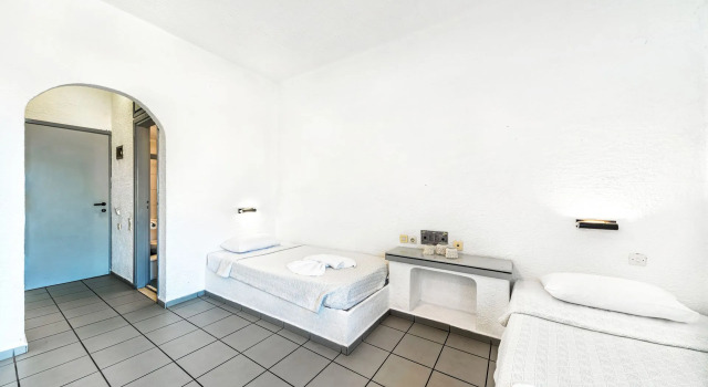 Трёхместный номер Standard Hotel Iro