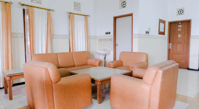 OYO Life 538 Villa Handayani Syariah, Book Villa Hotels in East Java with a Pool, Swimming Pool
