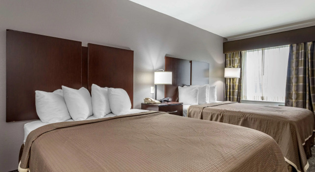 Четырёхместный номер Standard Best Western Oakdale Inn