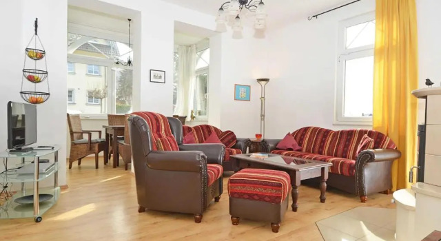 Villa Sanssouci - Apt. 01, Забронировать Вилла Отели Остзебад-Зеллин с парковкой, рядом с Зеллинский музей янтаря, Парковка