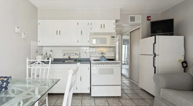 Апартаменты Beachfront Fourth-floor Condo w/ Community Pool!