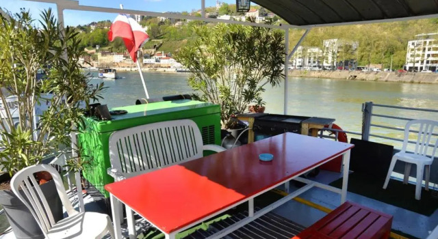 Appartement d'une chambre avec wifi a Lyon, Rezerwuj Apartament Hotele w Rhône z parkingiem, Parking