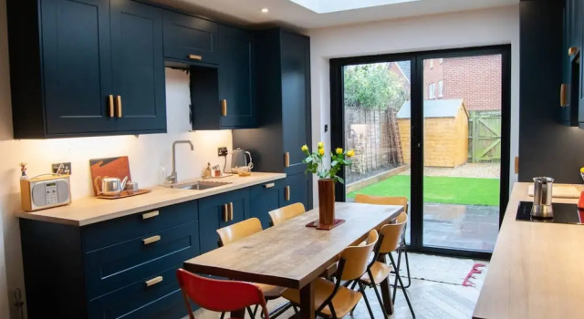 2 Bedroom West London Home With Excellent Connections, Забронировать Отель Отели Англии 3 звезды, 3*