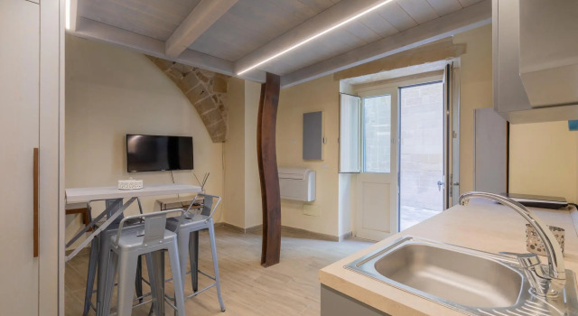 Studio apartment with kitchen in the historic center of Lecce-Casa Anibaldi, Rezervovat Apartmán Lecce Salento