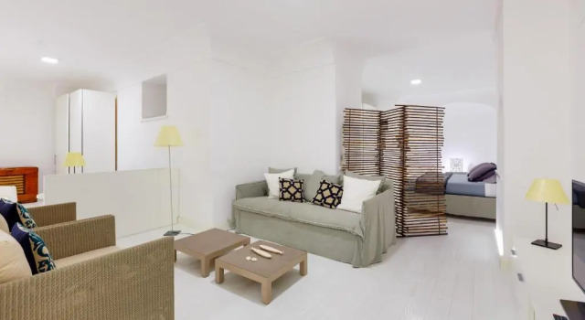 White Stylish Apartments, Забронировать Апартаменты/квартира Отели Вико-Экуенсе с парковкой, рядом с Железнодорожный вокзал Сеяно компании Circumvesuviana, Парковка