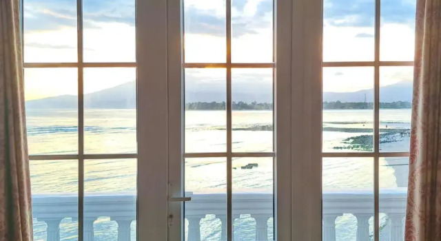 Люкс с видом на море Gili Beachfront Suites