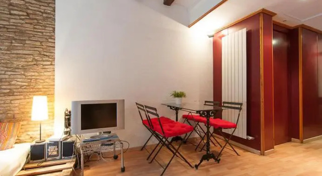 Rent a Flat in Barcelona Born, Забронировать Отель Барселона провинция Барселона, рядом с Приход Св. Августина