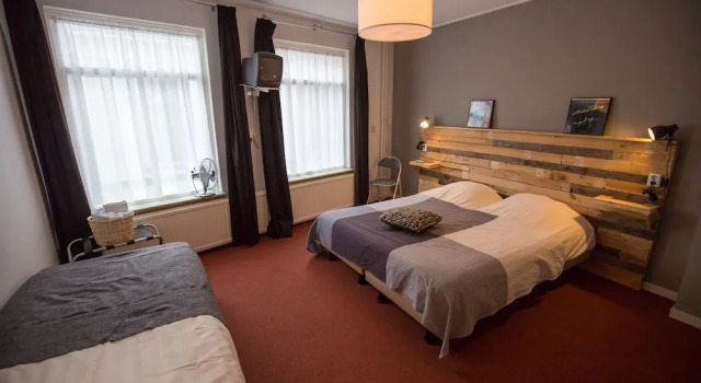 Hotel Café Restaurant t Raedhûs, Buchen Sie Hotel Dokkum Friesland