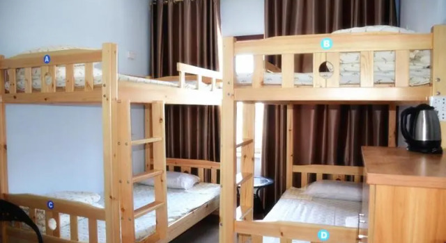 Кровать в общем номере (мужской номер) The Silk Road Travelers Hostel
