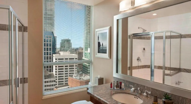 Номер Standard Vancouver Marriott Pinnacle Downtown Hotel