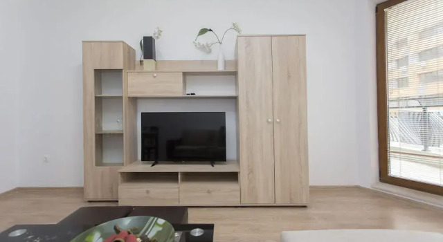 Bright 1bdr Apartment Near Center - Free Parking