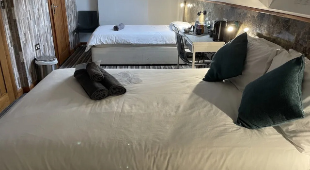 The Six Bells Hotel, Buchen Sie Hotel Enfield Middlesex