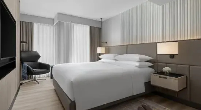 Двухместный люкс c 1 комнатой с балконом и с видом на город Marriott Executive Apartments, Bangkok Townhall Sukhumvit