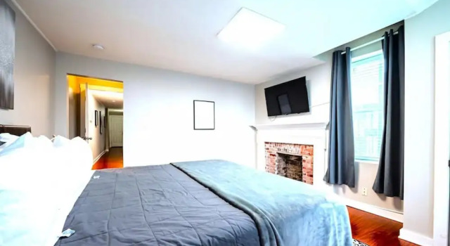 Redwood Loft at Park Place King bed Walk in Closet Fast Wifi and Free Coffee