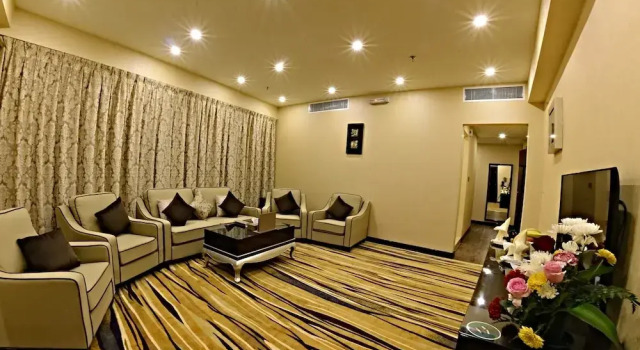 Полулюкс Garden Plaza Hotel