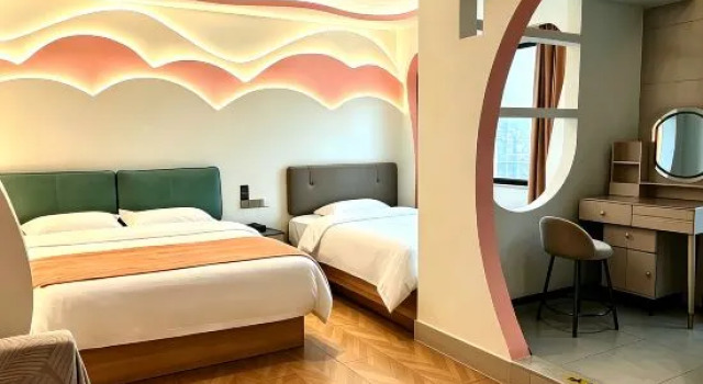 Люкс Tongren Grand Hotel (Tongren High-speed Railway Station Ancient City Pedestrian Street Branch)