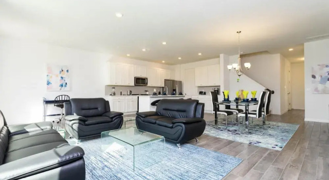Charming 4Bd Close to Disney Enclave at Festival 696, Book Lejlighed Hoteller i Four Corners med pool, Swimmingpool