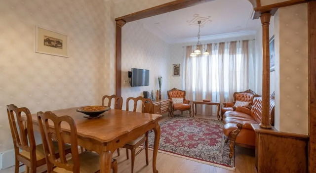 FM Deluxe 2-BDR Apartment - Artilcious, Забронировать Апартаменты/квартира Апартаменты Софии, рядом с Королевский дворец, Апартаменты/квартира