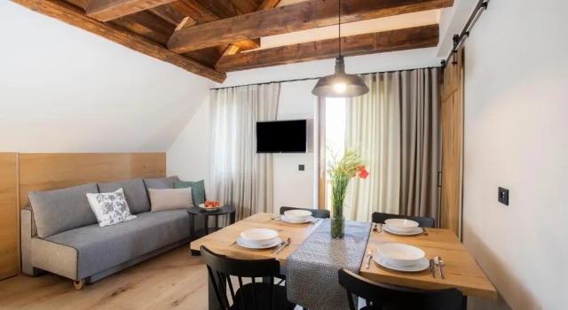 Апартаменты с балконом House Troha - Rooms & Apartments