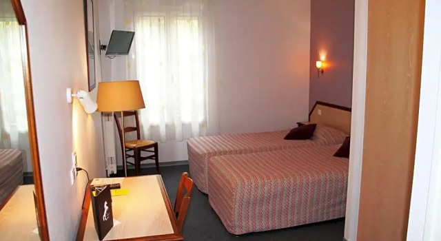 Номер Standard Logis Hôtel & Restaurant Le Cheval Blanc et Clovis