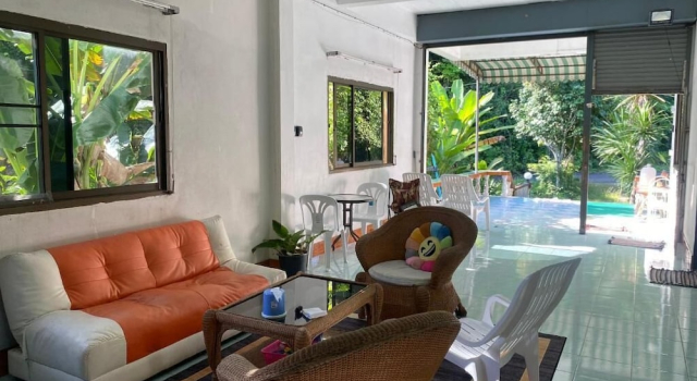 Mountain View Hostel - Krabi Airport, Забронировать Хостел Отели Южного Таиланда с парковкой, Парковка