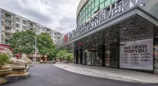 Baiman International Grand Hotel, Rezerwuj Hotel Hotele w Nanning z parkingiem, Parking