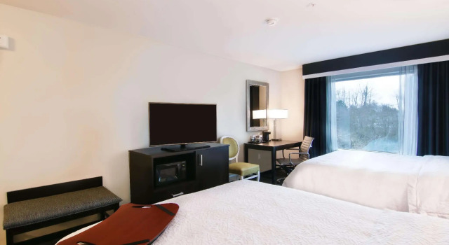 Четырёхместный номер Standard Hampton Inn & Suites Bellevue Downtown/Seattle