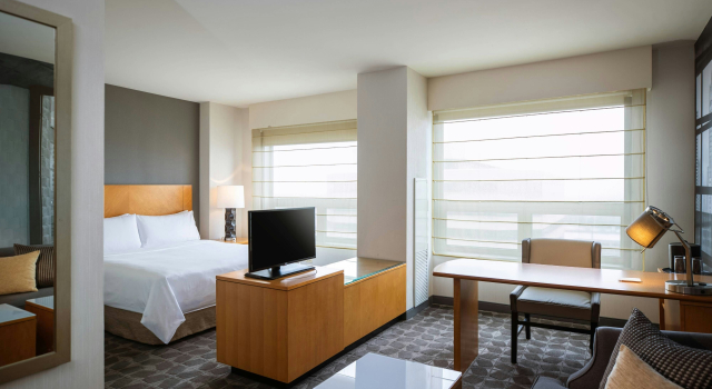 Renaissance Chicago O'Hare Suites Hotel