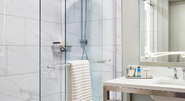 Четырёхместный номер Standard The Edwin Hotel, Autograph Collection