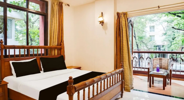 Super Townhouse Oak Prabhat Road, Забронировать Дом для отпуска Deccan Пуна, рядом с FTII