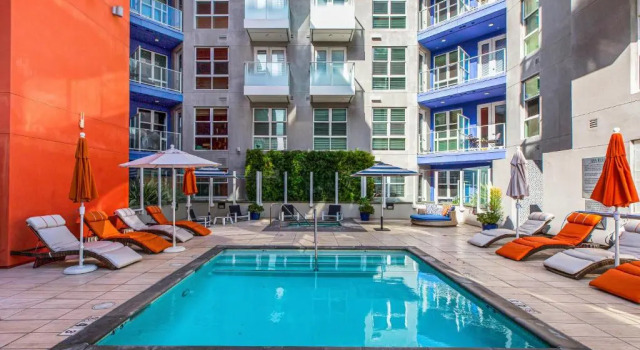 Апартаменты SuitesRUs Apart Hotel at Glendale