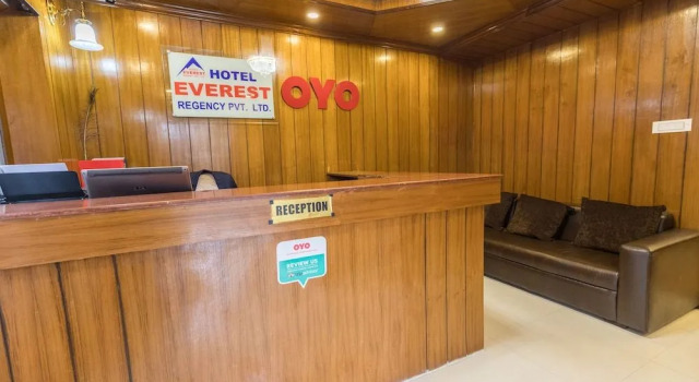 Oyo 611 Hotel Everest Regency