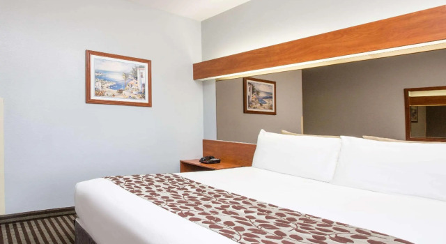 Двухместный номер Microtel Inn & Suites by Wyndham Garland/Dallas