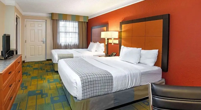 Четырёхместный номер Deluxe Travelodge by Wyndham Amarillo West Medical Center