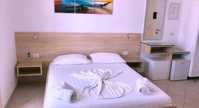 Трёхместный номер Standard с балконом Hotel Jon