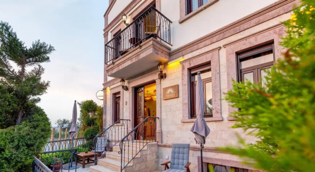 Parna Hotel