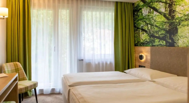Hotel garni Grundmühle, Забронировать Отель Бад-Шандау Saxon Switzerland, рядом с Информационный центр национального парка «Саксонская Швейцария»