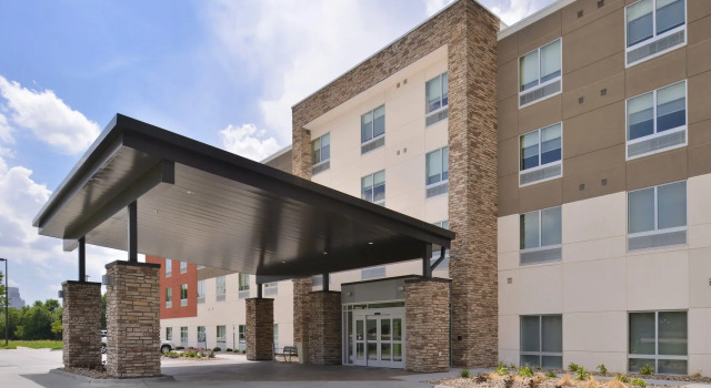 Holiday Inn Express & Suites Omaha Airport by IHG