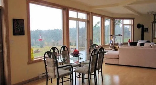 Seaview Cottage by BC Island Vacation Homes
