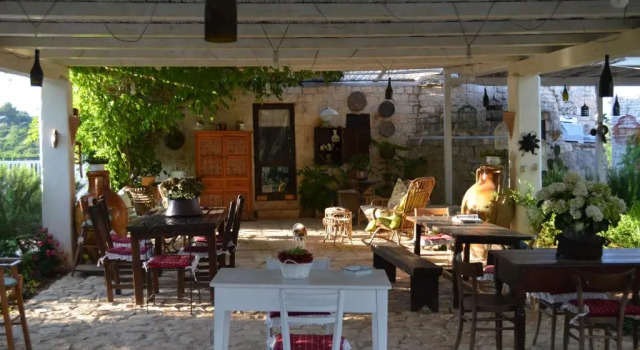 I Trulli Di Acquarossa, Varaa Hotelli Hotellit Cisternino uima-altaalla, Uima-allas