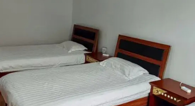 Трёхместный номер Standard Huaxin Hotel