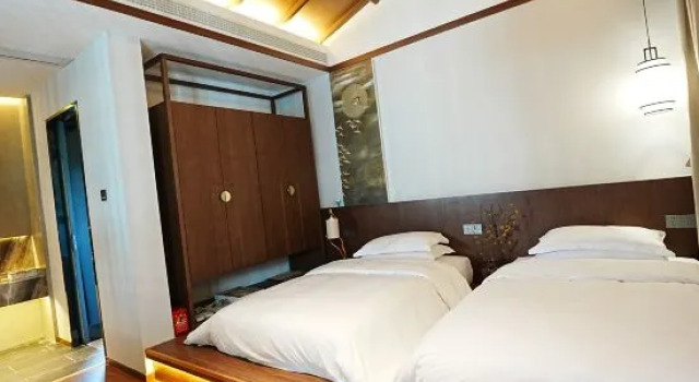 Кровать в общем номере Jingshan Tianmu Hot Spring Hotel