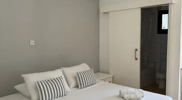 Suite 008 at Valentina Apartments Paphos Cosy Comfort for Two, Rezerwuj Apartament Pafos Pafos, w pobliżu Markideio Theatre