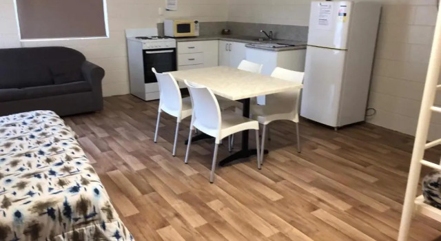 Студия Charters Towers Tourist Park