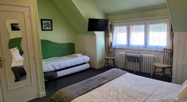Четырёхместный номер Comfort LAUBERGE DE LOLIVE