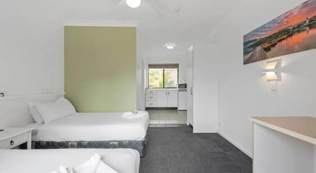 Трёхместный номер Standard Gold Coast Inn