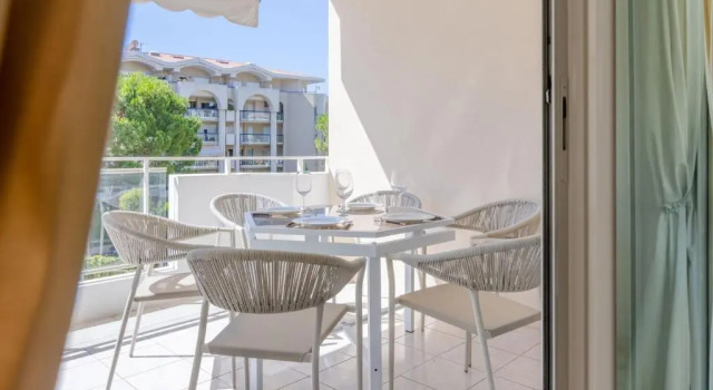 Апартаменты Stylish 2-bedroom apartment in an upscale residence building